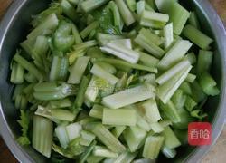 芹菜炒肉的做法图解2