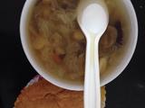 莲子银耳红枣枸杞汤