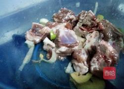 莲藕排骨汤的做法图解1