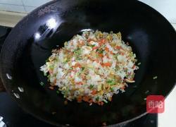 萝卜干香肠炒饭的做法图解9