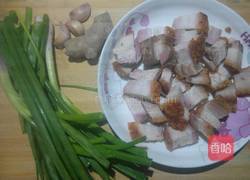 香葱炒脆皮烧肉的做法图解1