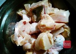 红烧鸡肉土豆的做法图解1