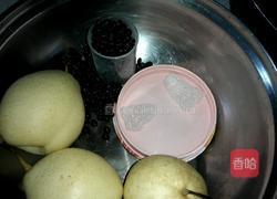 黑豆雪梨冰糖水的做法图解1