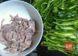 青椒炒肉的做法图解1