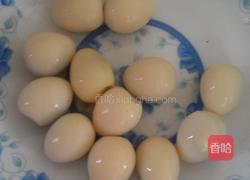 鹌鹑蛋红烧肉的做法图解1