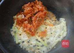 泡菜鸡蛋炒饭的做法图解3