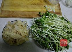 豆苗炒油皮的做法图解1
