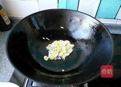 肉丝炒蒜黄的做法图解3