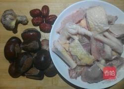 板栗鸡汤的做法图解1