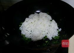 西兰花炒饭的做法图解7