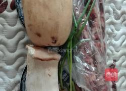 莲藕杏鲍菇炒香肠的做法图解1
