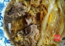 东北酸菜炖脊骨、粉条的做法图解4