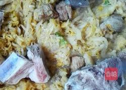 东北酸菜炖脊骨、粉条的做法图解3