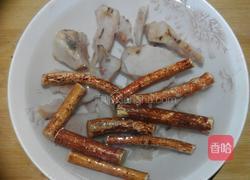 五指毛桃土茯苓猪骨汤的做法图解3