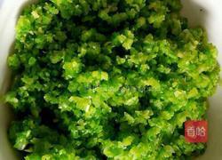 猪肉芹菜饺子的做法图解1