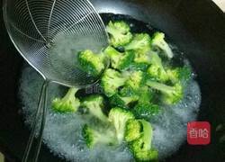 鸡蛋牛肉西兰花木耳的做法图解2