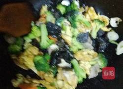 鸡蛋牛肉西兰花木耳的做法图解7