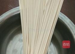 酸辣拌面的做法图解1