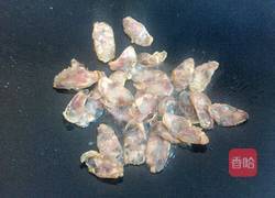 腊肠炒沙葛丝的做法图解2
