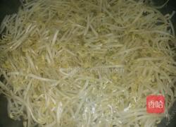 凉拌什锦豆芽的做法图解3