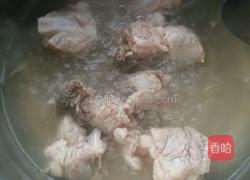 排骨萝卜汤的做法图解1