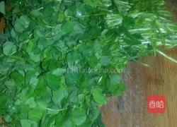 清炒草子的做法图解1