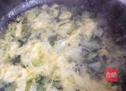 鸡蛋黄瓜汤的做法图解4