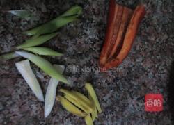 鱿鱼炒菜花的做法图解1