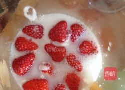 草莓奶昔的做法图解2