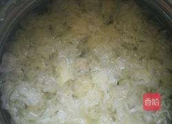 银耳莲子百合羹的做法图解1