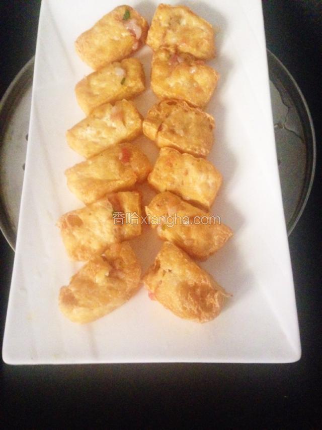 过锅里倒水，蒸熟豆腐