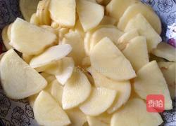 青椒土豆肉片的做法图解1