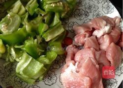 青椒土豆肉片的做法图解2