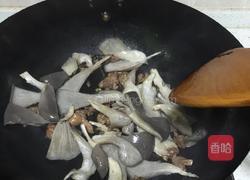蘑菇炒肉的做法图解4