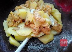土豆烧油面筋的做法图解14
