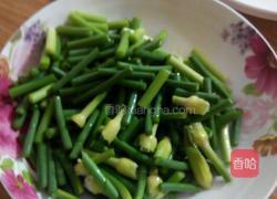 蒜薹炒肉的做法图解2
