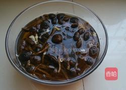 干煸茶树菇肉片的做法图解1