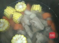 猪骨胡萝卜玉米马蹄汤的做法图解5