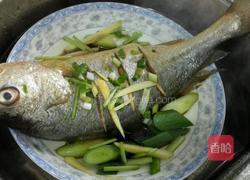 清蒸黄鱼的做法图解2