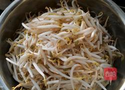 豆芽炒肉的做法图解1
