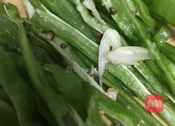 辣椒炒肉的做法图解2