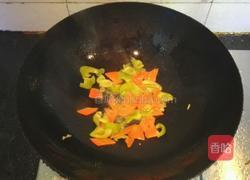 溜小牛肉丁的做法图解5