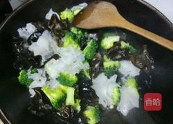 双耳炒西兰花的做法图解11