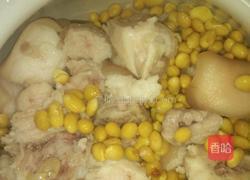 猪蹄黄豆汤的做法图解4