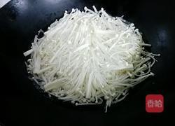 胡萝卜炒金针菇的做法图解3