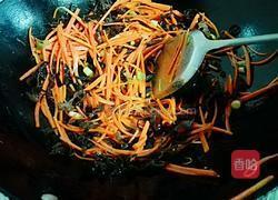 胡萝卜炒金针菇的做法图解6