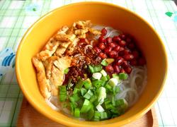 酸辣鸡丝米线