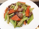 西芹辣椒炒腊肉