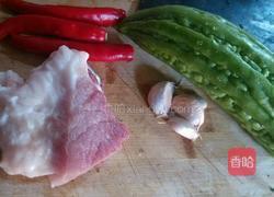 辣椒炒苦瓜肉的做法图解1