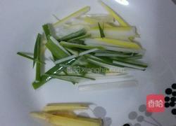 手撕鸡脯肉丝的做法图解3